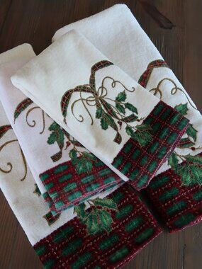 2 Sets Lenox Christmas Towels Hand & Fingertip Holiday Nouveau